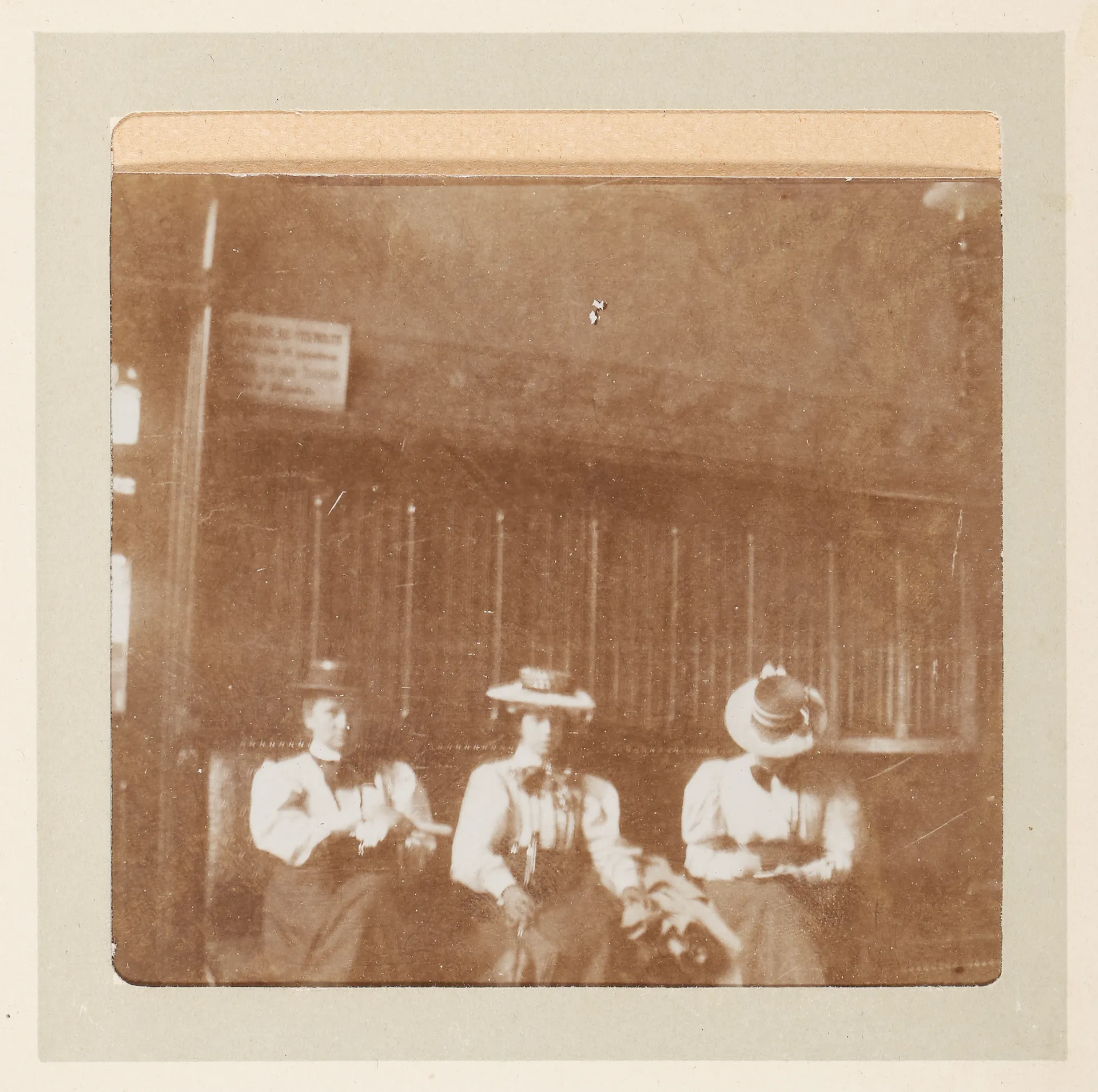 Ottilie W. Roederstein mit zwei Frauen