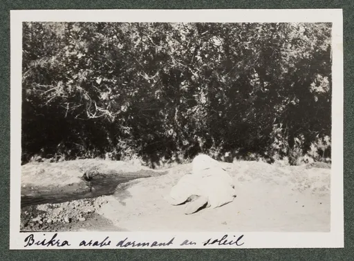 Algerier in der Sonne schlafend, Biskra