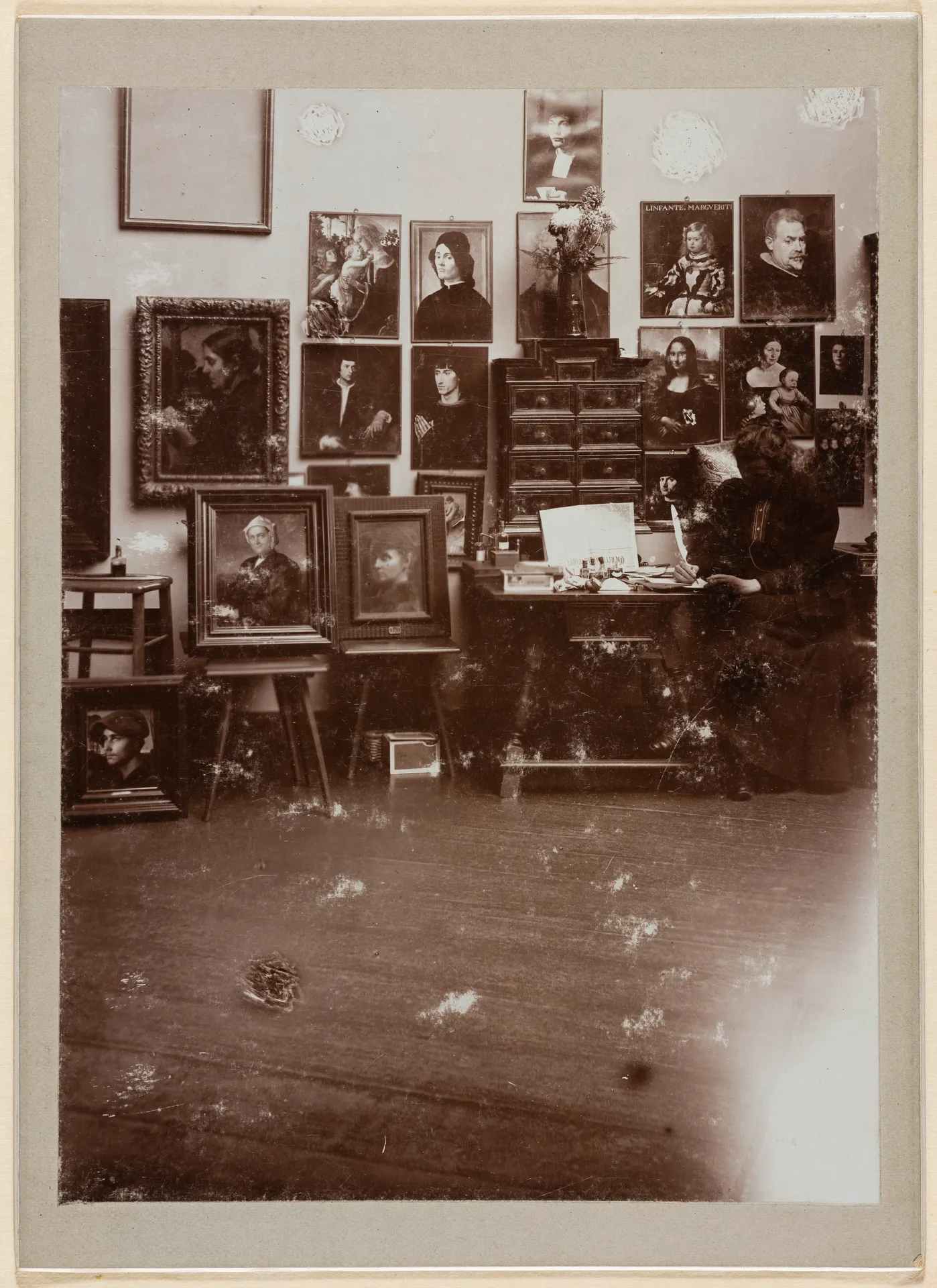 Ottilie W. Roederstein in ihrem Atelier im Städelschen Kunstinstitut, Frankfurt am Main