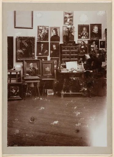 Ottilie W. Roederstein in ihrem Atelier im Städelschen Kunstinstitut, Frankfurt am Main
