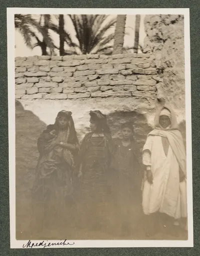 Die Familie des Reiseführers in Medjeniche, Biskra