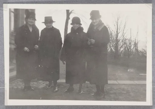 Hanna Bekker vom Rath (?), Ottilie W. Roederstein, Elisabeth H. Winterhalter und Maximiliane vom Rath (?)