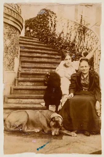 Madeleine und Jeanne Smith mit Hunden, Nogent-sur-Marne
