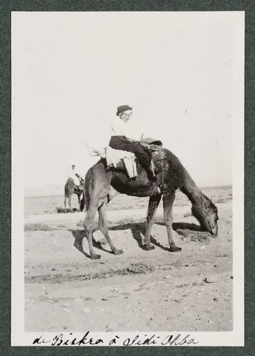 Jeanne Smith auf einem Kamel