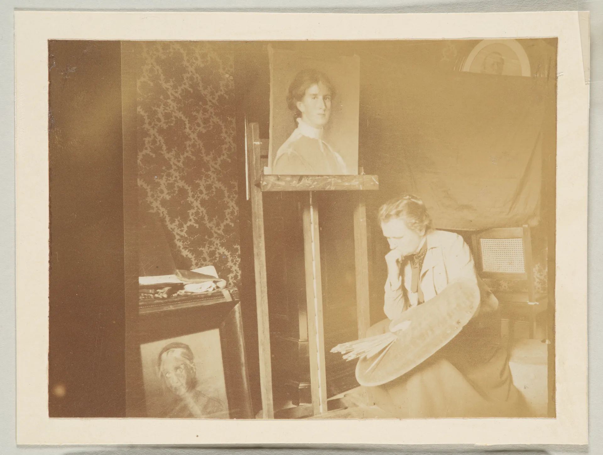 Ottilie W. Roederstein vor der Staffelei