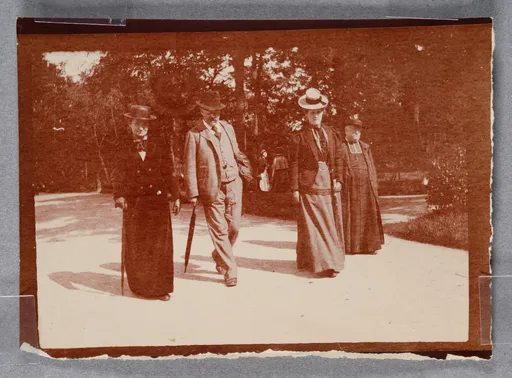 Ottilie W. Roederstein, Helene Häberlin-Roederstein und Karl Häberlin im Jardin d'acclimatation, Paris, Bois-de-Boulogne