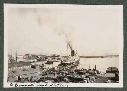 Das Schiff Timgad im Hafen Algiers