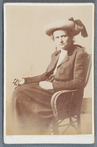 Ottilie W. Roederstein mit Hut