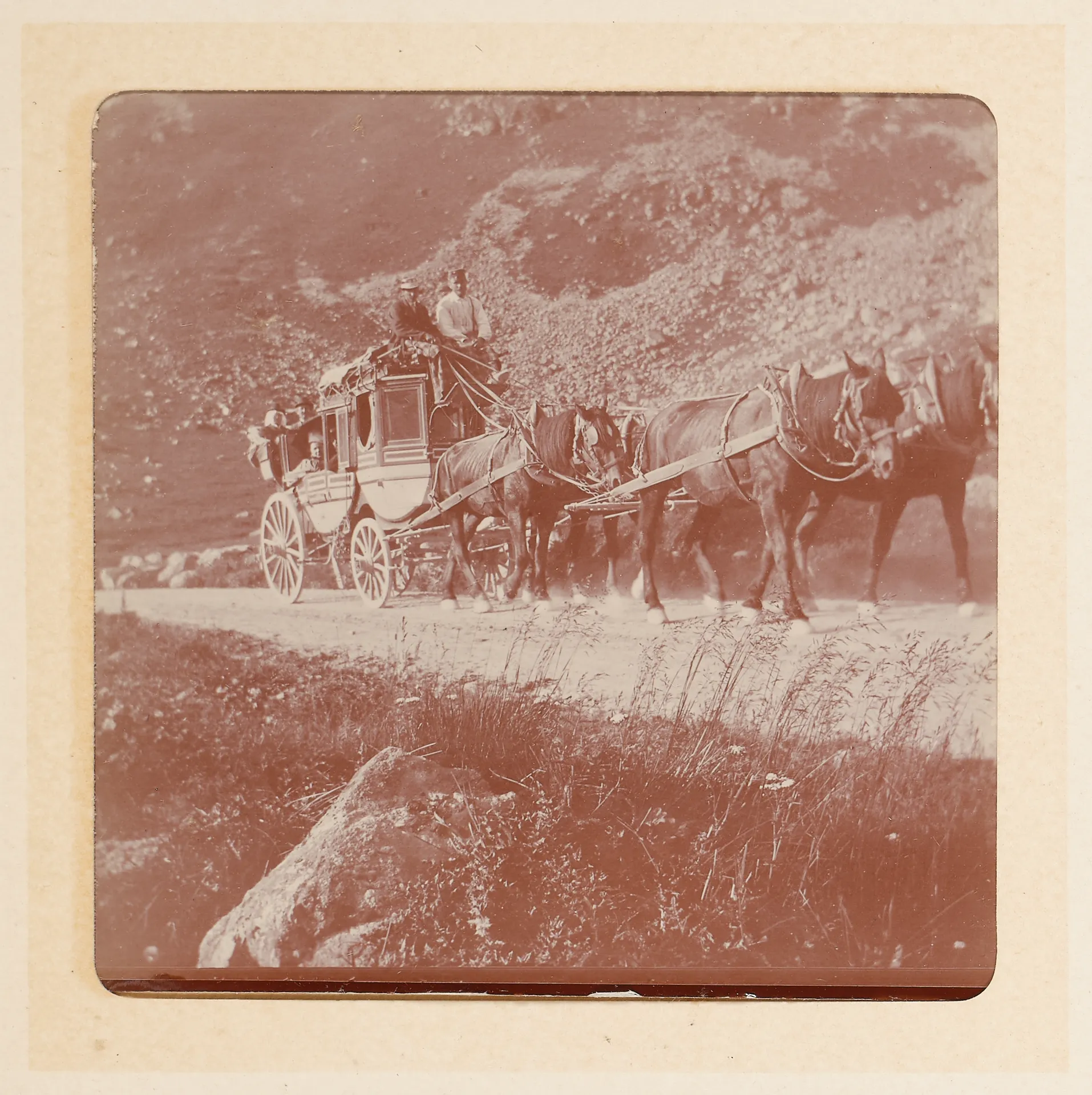 Pferdekutsche in den Schweizer Bergen