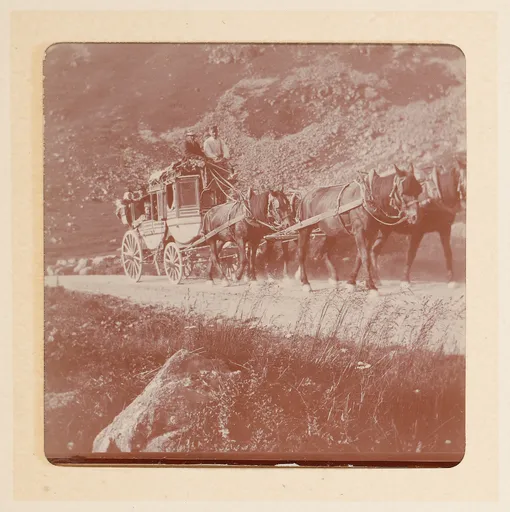 Pferdekutsche in den Schweizer Bergen