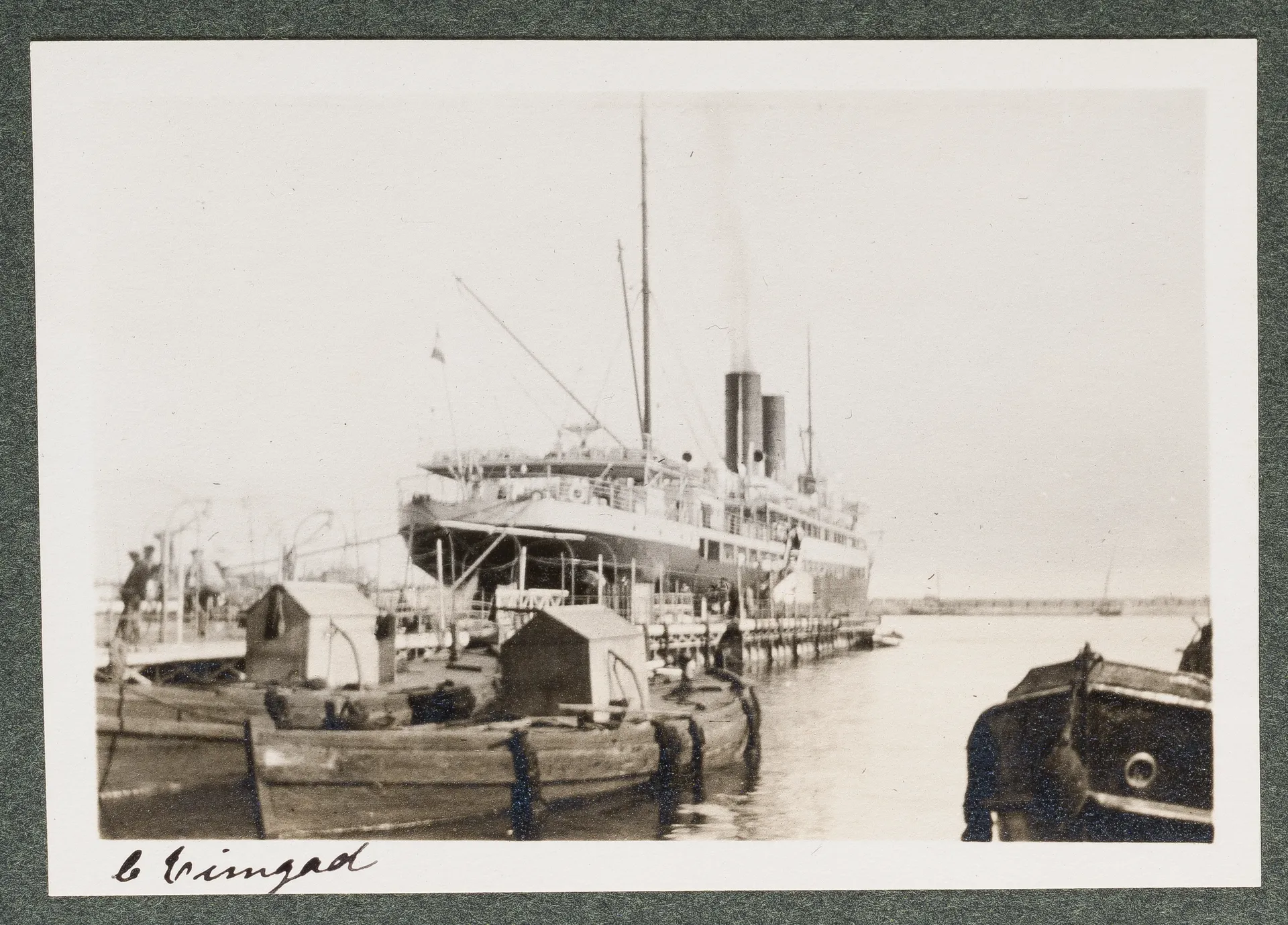 Das Schiff Timgad im Hafen Algiers