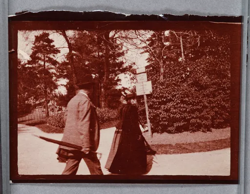 Ottilie W. Roederstein, Helene Häberlin-Roederstein und Karl Häberlin im Jardin d'acclimatation, Paris, Bois-de-Boulogne.