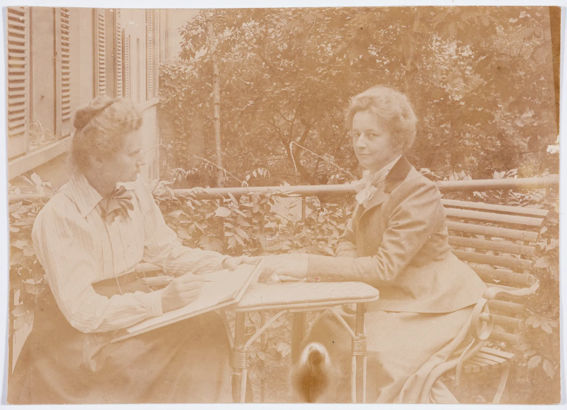 Ottilie W. Roederstein beim Zeichnen von Elisabeth H. Winterhalter