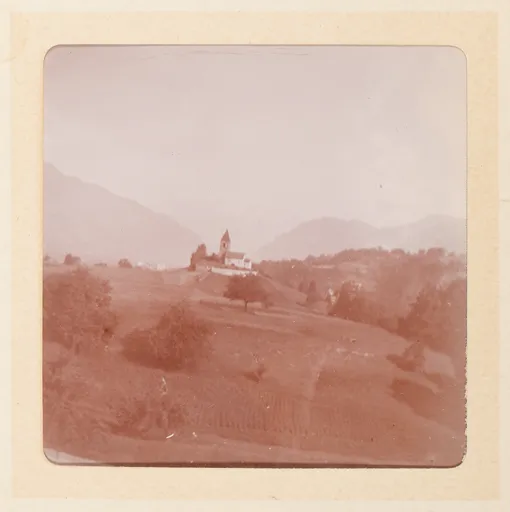 Schweizer Berglandschaft mit Kirche