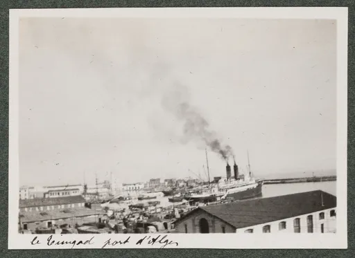 Das Schiff Timgad im Hafen Algiers