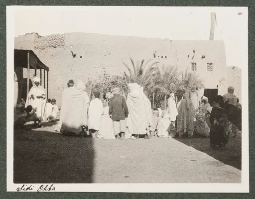 Gruppe von Menschen in Sidi Okba