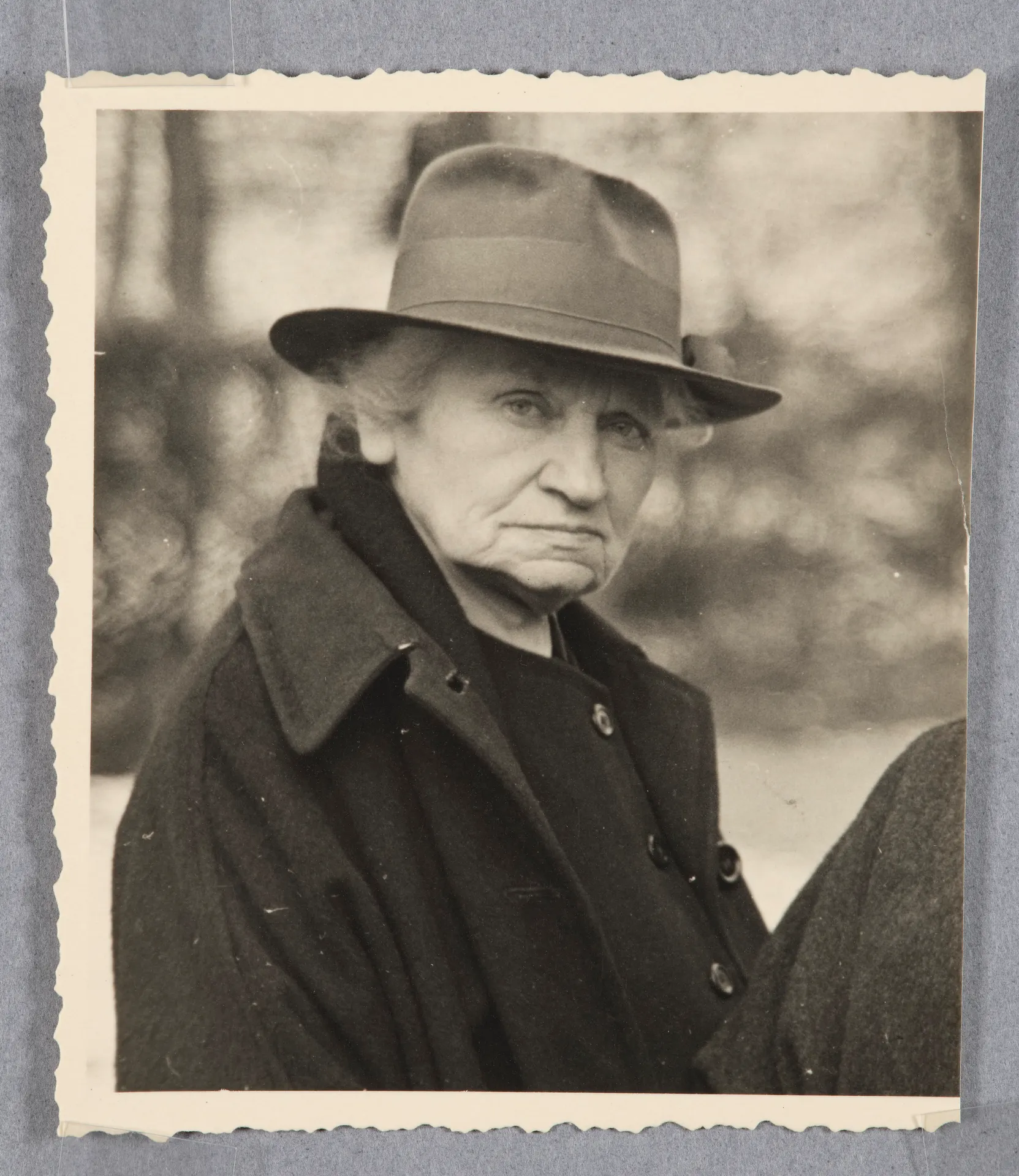 Ottilie W. Roederstein mit Hut