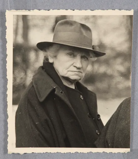 Ottilie W. Roederstein mit Hut