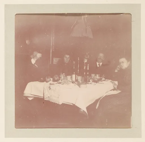 Johann Voos-Roederstein und Helene Roederstein an einem Tisch