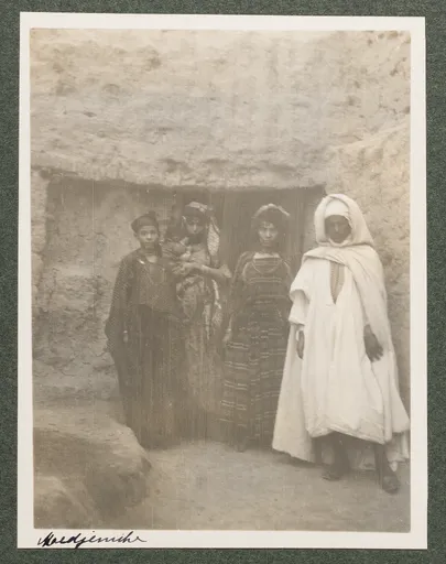 Die Familie des Reiseführers in Medjeniche, Biskra