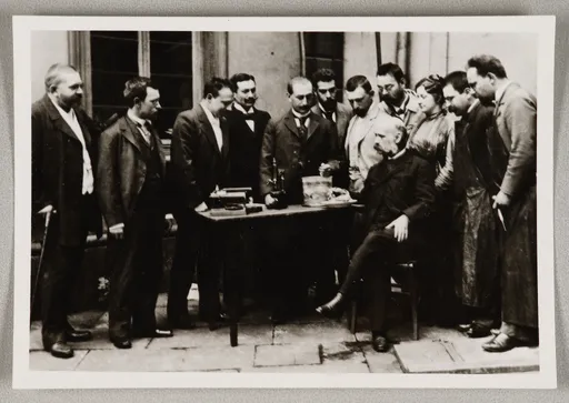 Elisabeth H. Winterhalter im Kreis der Senckenbergischen Anatomie