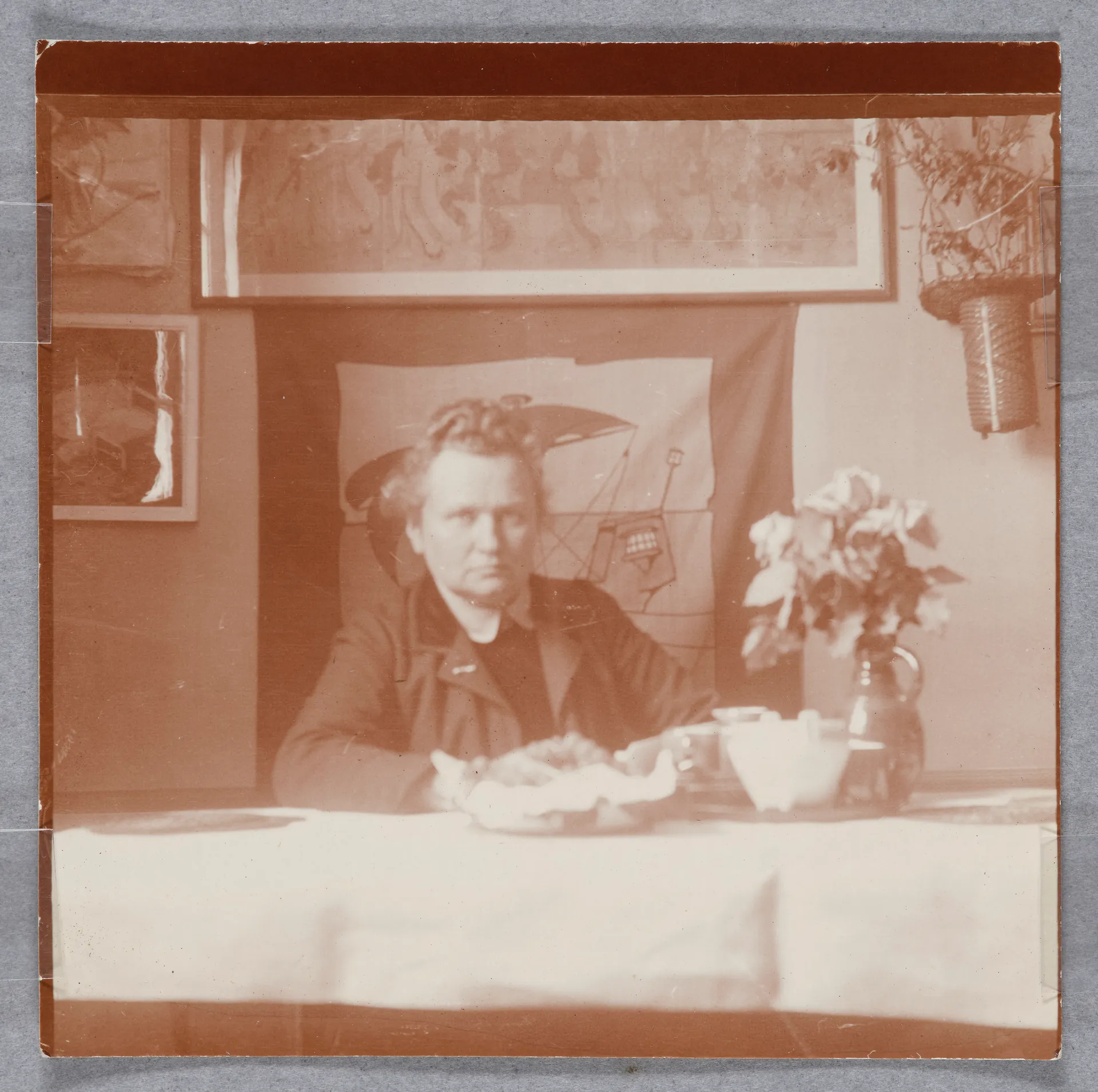 Ottilie W. Roederstein in ihrem Atelier Boulevard du Montparnasse 108 in Paris