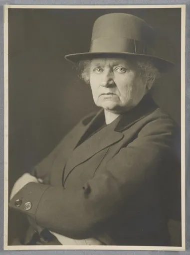 Ottilie W. Roederstein mit Hut