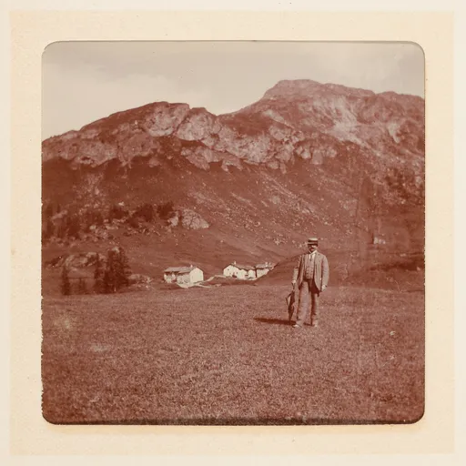 Mann vor einer Schweizer Berglandschaft