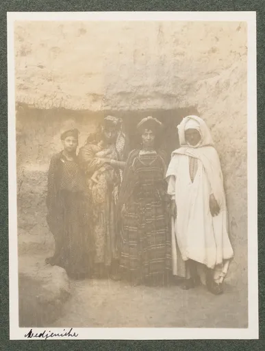 Die Familie des Reiseführers in Medjeniche, Biskra, Algerien
