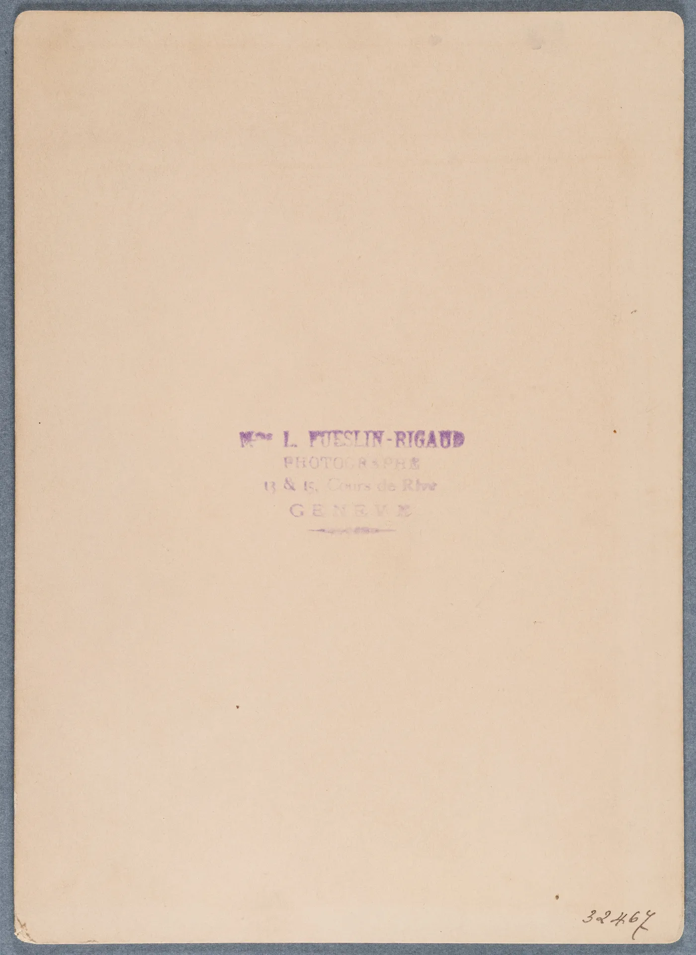 Anny Stebler-Hopf mit ihrem Mann in ihrem Atelier, Zürich