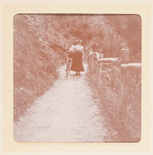 Elisabeth H. Winterhalter mit Fahrrad