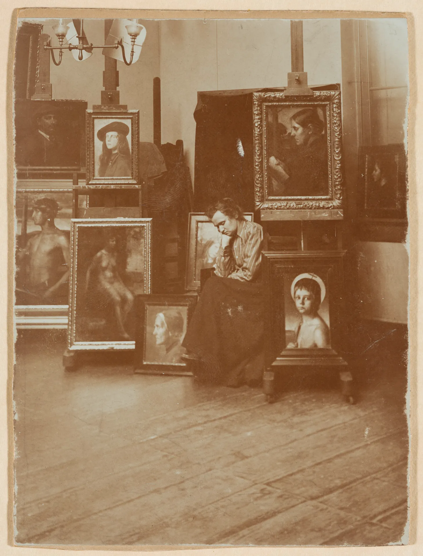 Ottilie W. Roederstein in ihrem Atelier im Städelschen Kunstinstitut, Frankfurt am Main