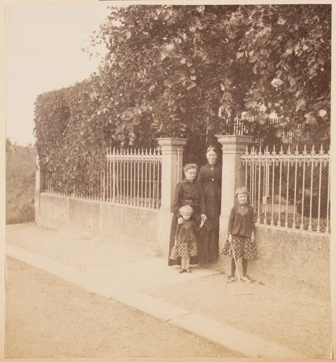 Alwina und Ottilie W. Roederstein mit Hertha und Erna Voos, Zürich