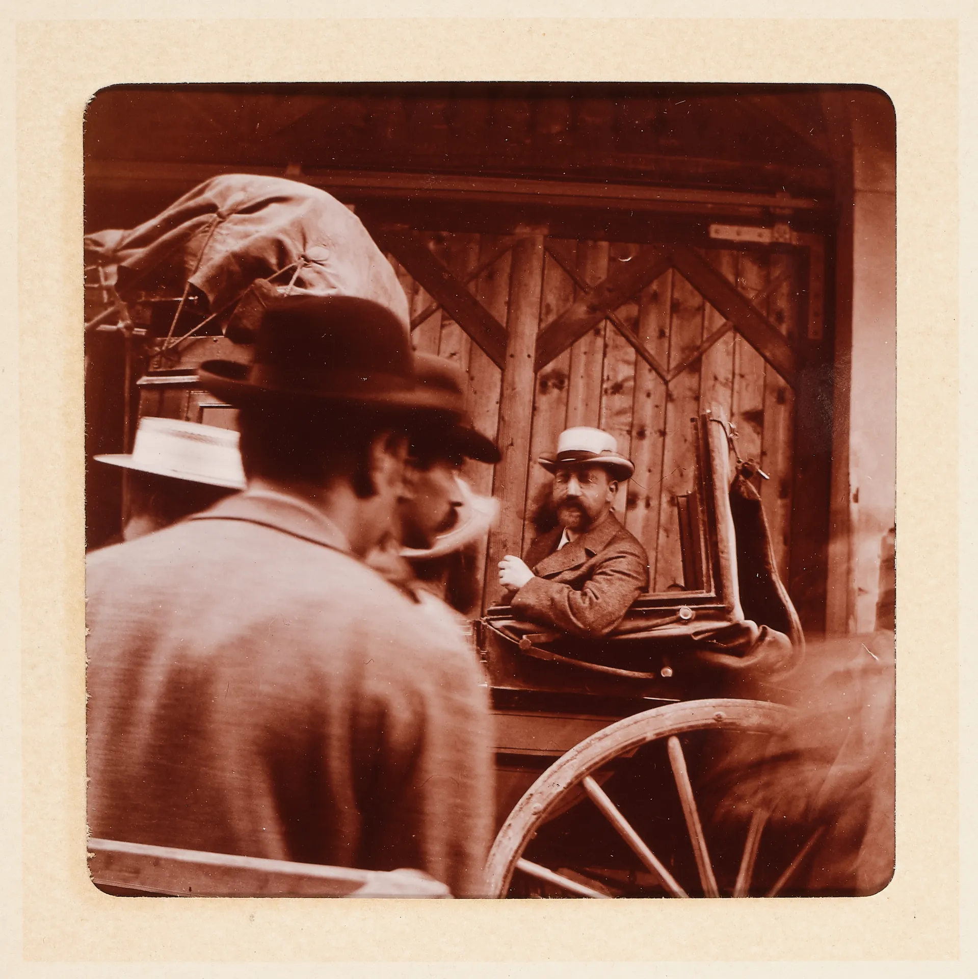 Mann in einer Pferdekutsche