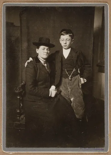 Gabriele von Wartensleben mit ihrem Sohn Willy von Wartensleben