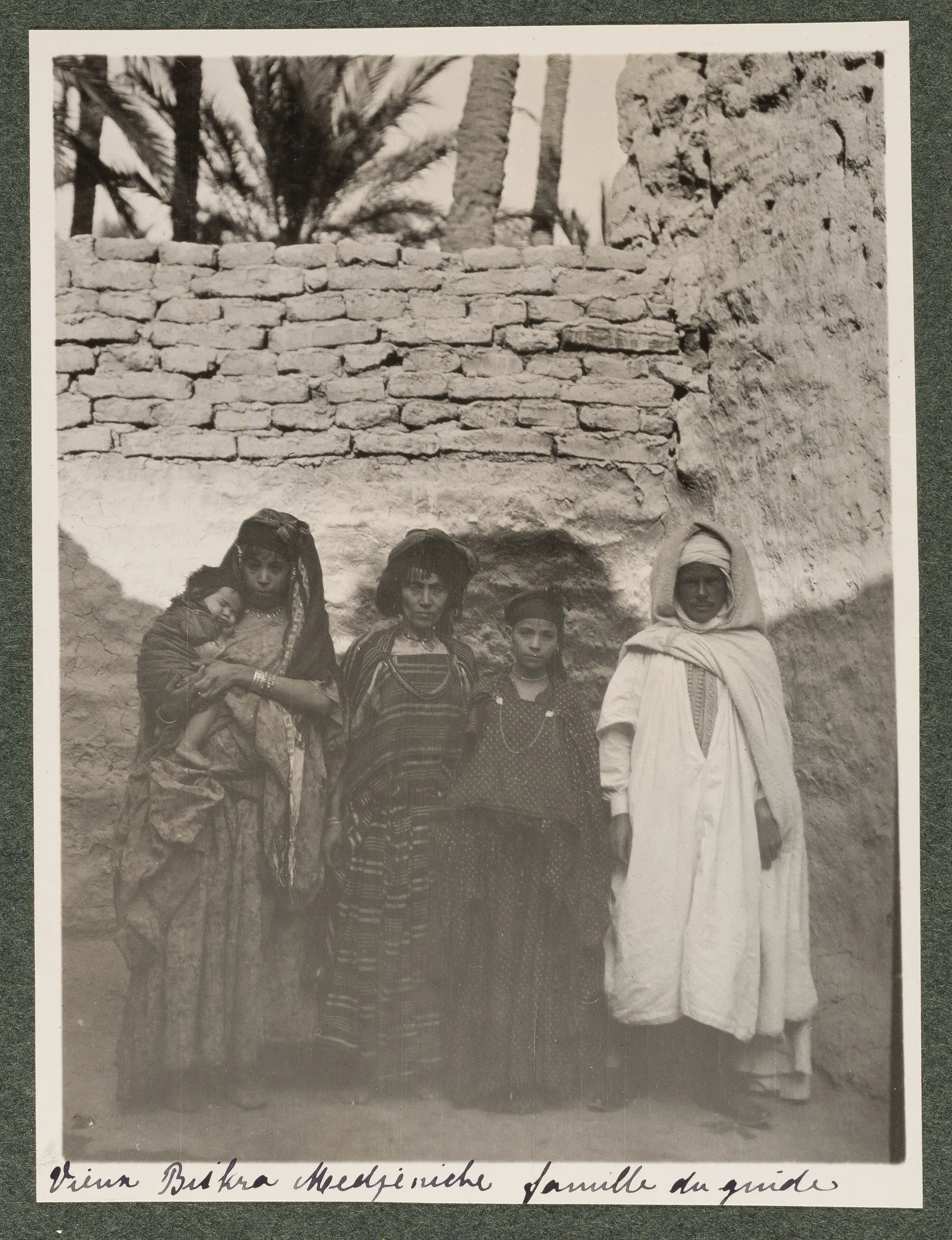 Die Familie des Reiseführers in Medjeniche, Biskra
