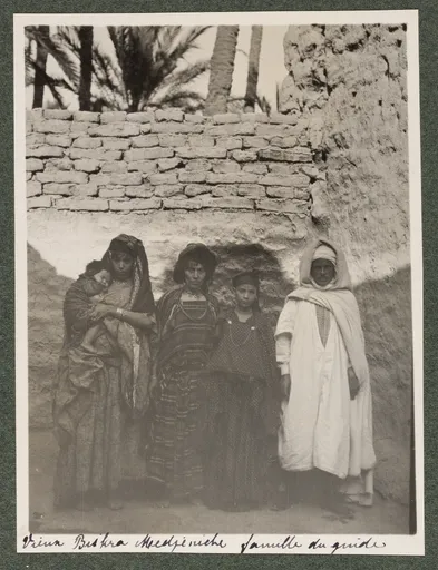 Die Familie des Reiseführers in Medjeniche, Biskra