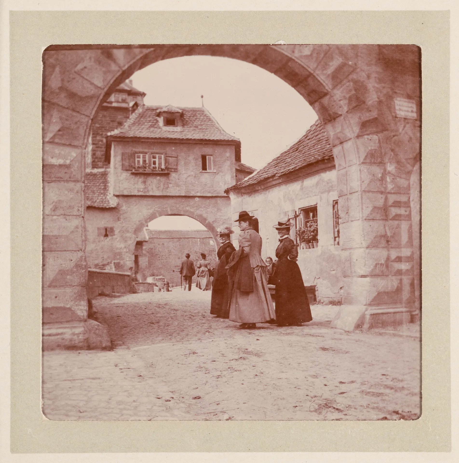 Gabriele von Wartensleben und Elisabeth H. Winterhalter in Rothenburg