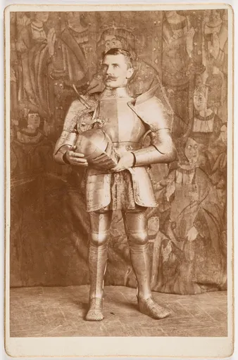 Wilhelm Trübner in Ritterrüstung