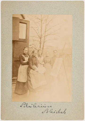 Schülerinnen des Damenateliers von Marie Bertuch und Ottilie W. Roederstein in der Hochstraße, Frankfurt am Main