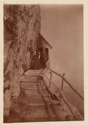 Elisabeth H. Winterhalter und Reinhard Roederstein auf dem Wanderweg zum Wildkirchli auf der Ebenalp