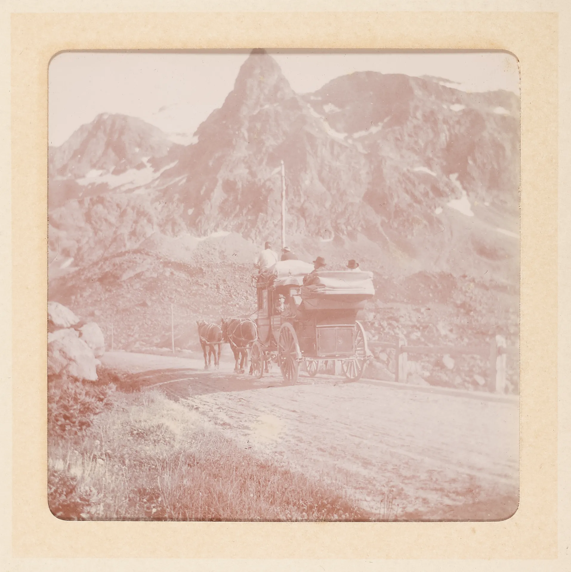 Pferdekutsche in den Schweizer Bergen