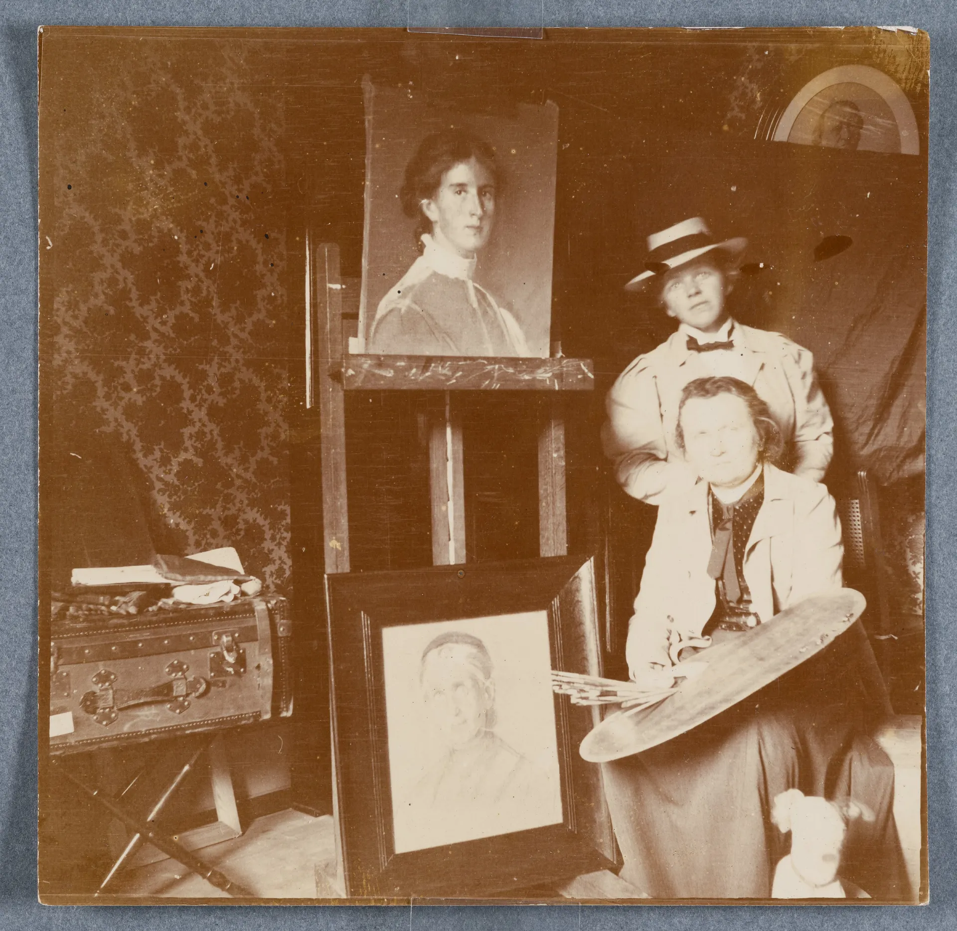 Ottilie W. Roederstein mit einer unbekannten Person an der Staffelei
