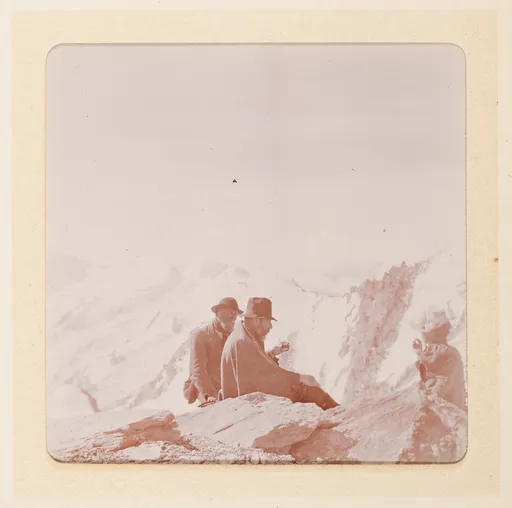 Drei Personen auf dem Berg im Oberengadin